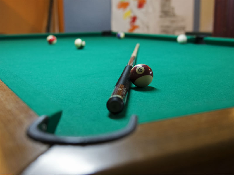Table de billard dans la salle commune du 1704 St-Georges